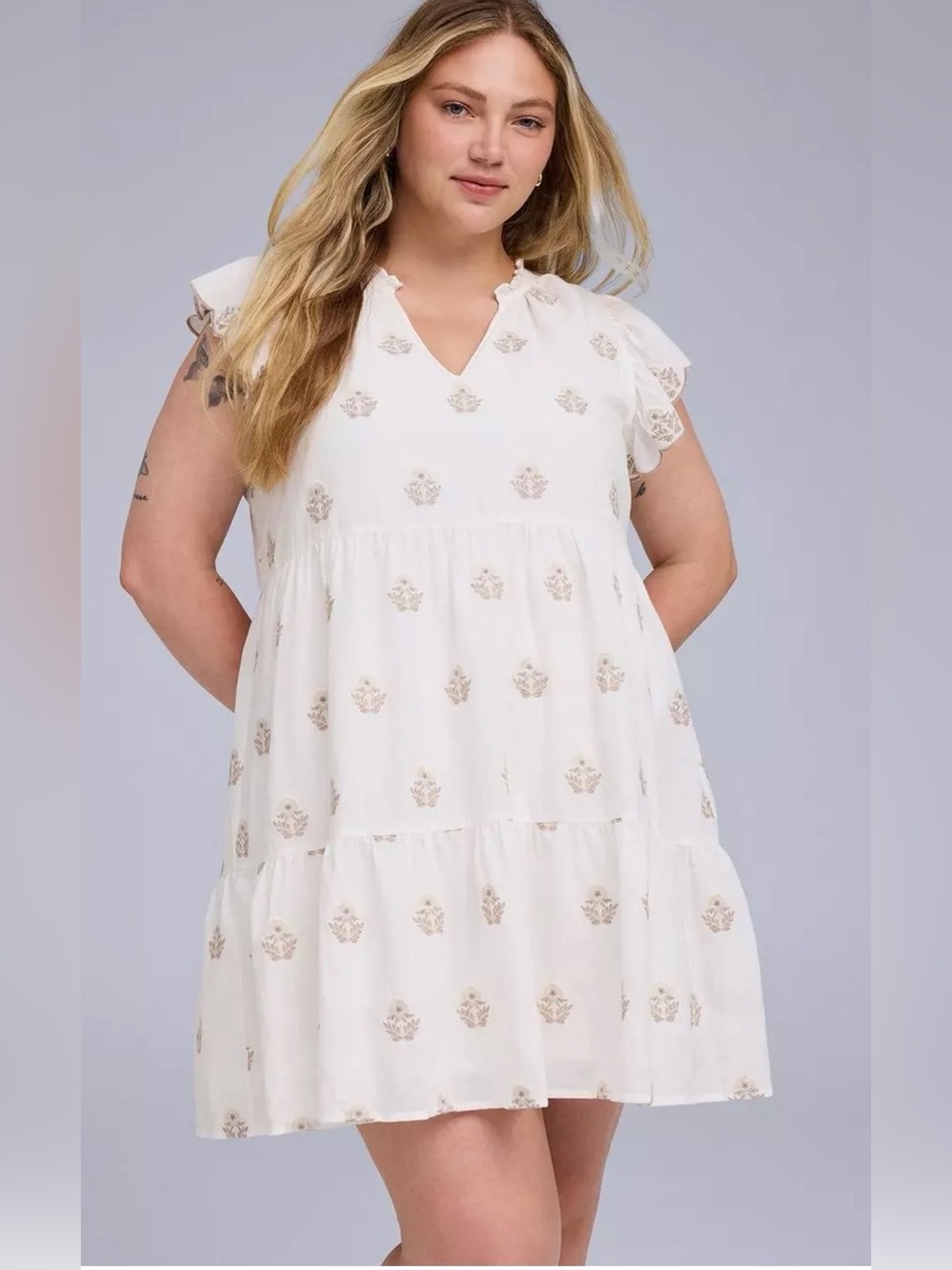 NWOT Belle Isle White Embroidered Tiered Flutter-Sleeve Dress